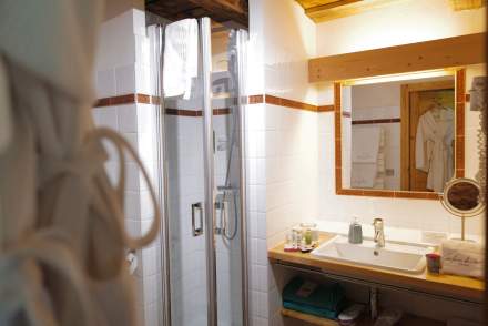 salle de bain de l'Hotel Spa en Savoie avec vue sur les montagnes aux Saisies