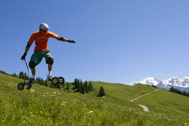 Activité proche de l'Hotel La Ferme du Chozal en Savoie avec Jacuzzi, Piscine et Vue sur le Mont Blanc près des Les Saisies