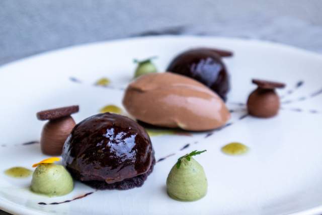 Baba au chocolat du Restaurant Gastronomique Hauteluce Les Saisies en Savoie La Ferme du Chozal